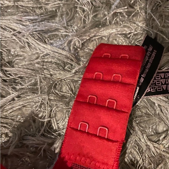Victoria’s Secret red lace bra, never worn - Picture 4 of 4